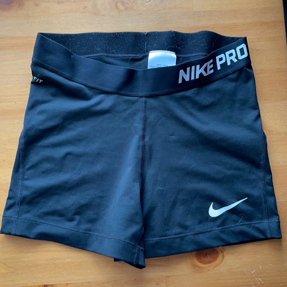 EUC - Nike Pro shorts - Dri Fit - Medium